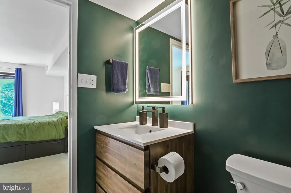 9700 KINGSBRIDGE DRIVE #202 Fairfax, VA 22031
