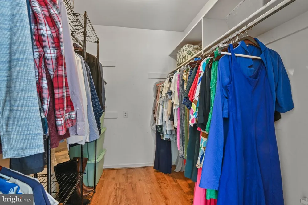 9700 KINGSBRIDGE DRIVE #202 Fairfax, VA 22031