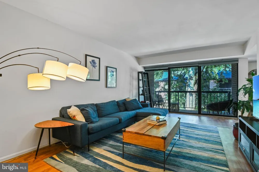 9700 KINGSBRIDGE DRIVE #202 Fairfax, VA 22031