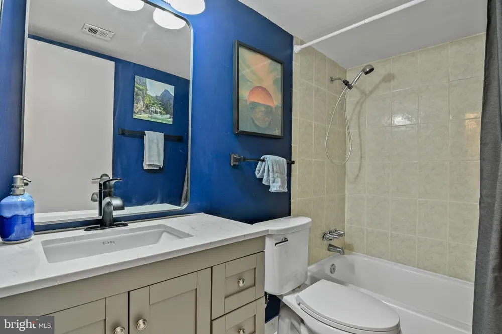9700 KINGSBRIDGE DRIVE #202 Fairfax, VA 22031