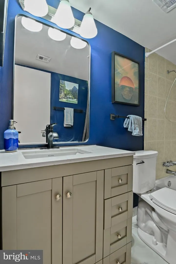 9700 KINGSBRIDGE DRIVE #202 Fairfax, VA 22031