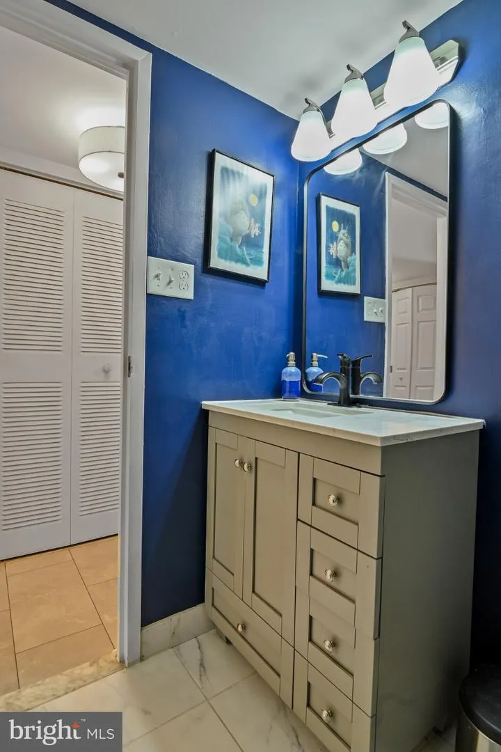9700 KINGSBRIDGE DRIVE #202 Fairfax, VA 22031