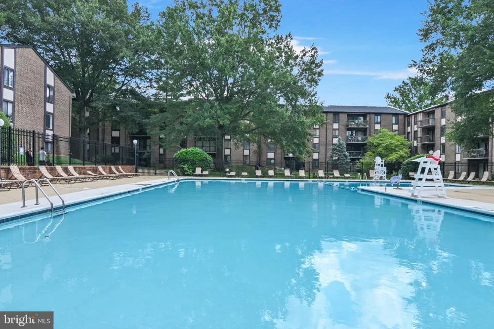 9700 KINGSBRIDGE DRIVE #202 Fairfax, VA 22031