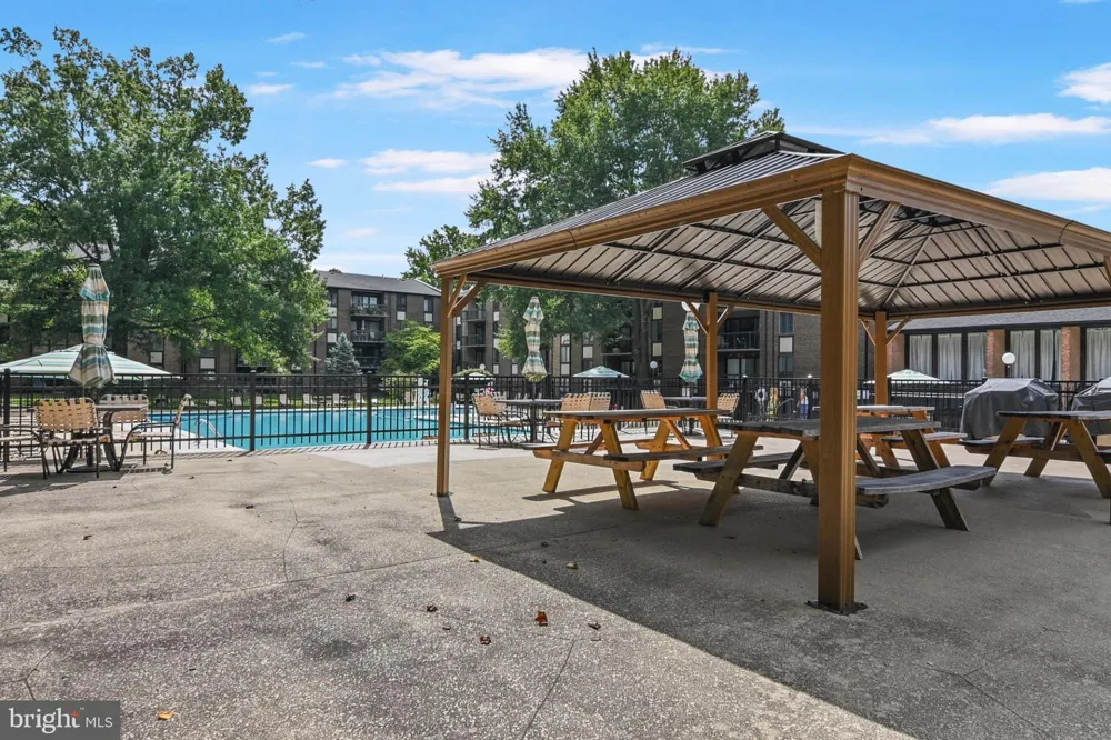 9700 KINGSBRIDGE DRIVE #202 Fairfax, VA 22031