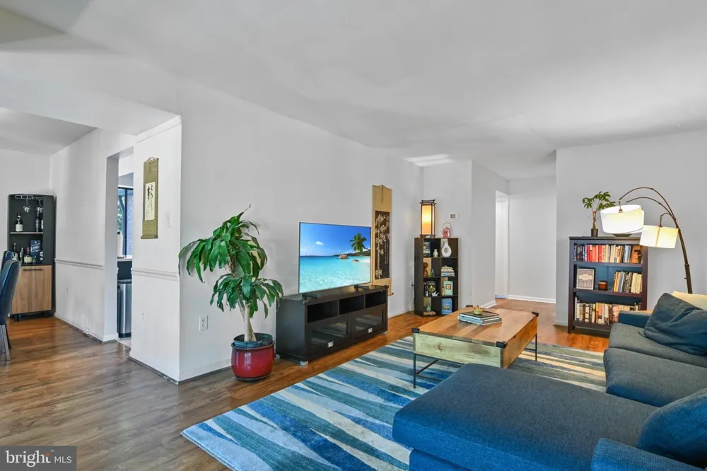 9700 KINGSBRIDGE DRIVE #202 Fairfax, VA 22031