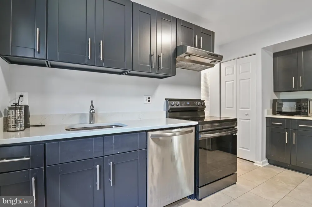 9700 KINGSBRIDGE DRIVE #202 Fairfax, VA 22031