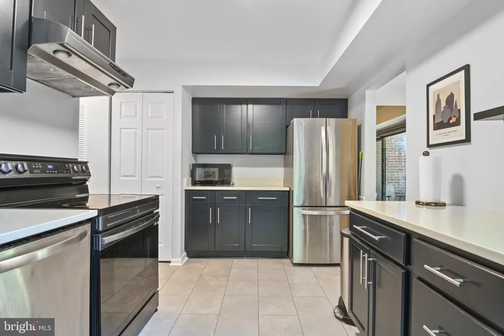 9700 KINGSBRIDGE DRIVE #202 Fairfax, VA 22031
