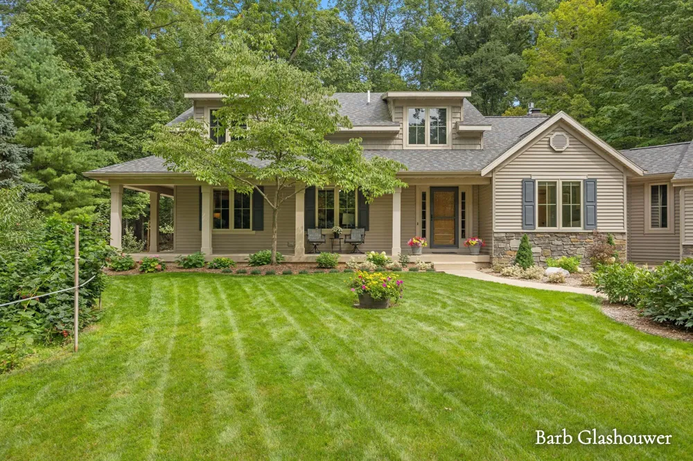 7454 Childsdale Avenue NE Rockford, MI 49341