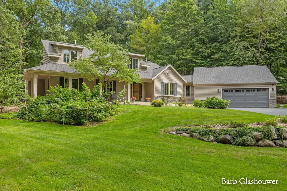 7454 Childsdale Avenue NE Rockford, MI 49341