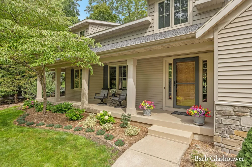 7454 Childsdale Avenue NE Rockford, MI 49341