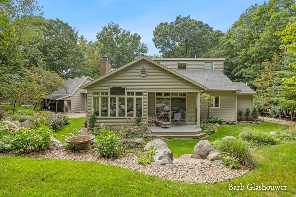 7454 Childsdale Avenue NE Rockford, MI 49341