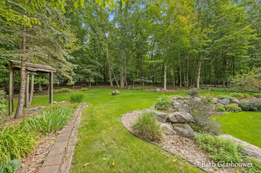 7454 Childsdale Avenue NE Rockford, MI 49341