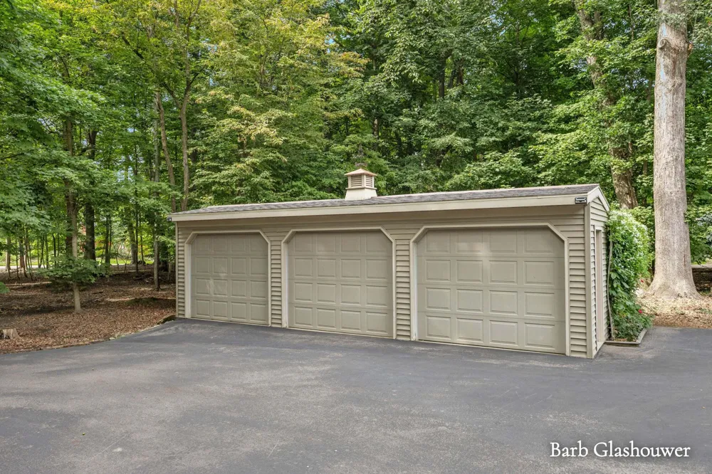 7454 Childsdale Avenue NE Rockford, MI 49341