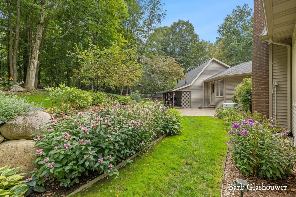 7454 Childsdale Avenue NE Rockford, MI 49341