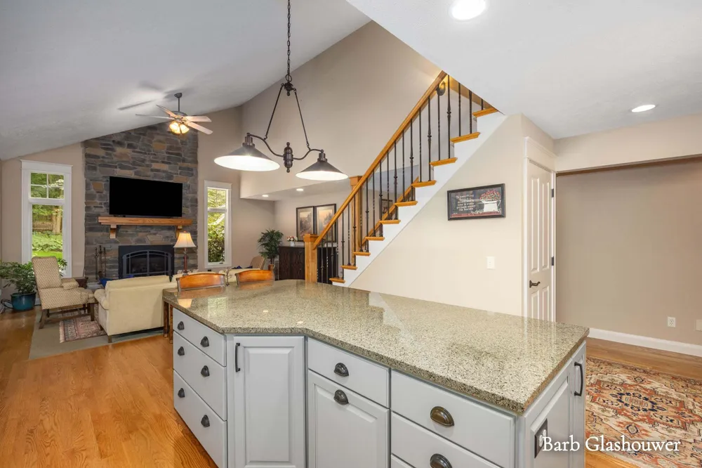 7454 Childsdale Avenue NE Rockford, MI 49341
