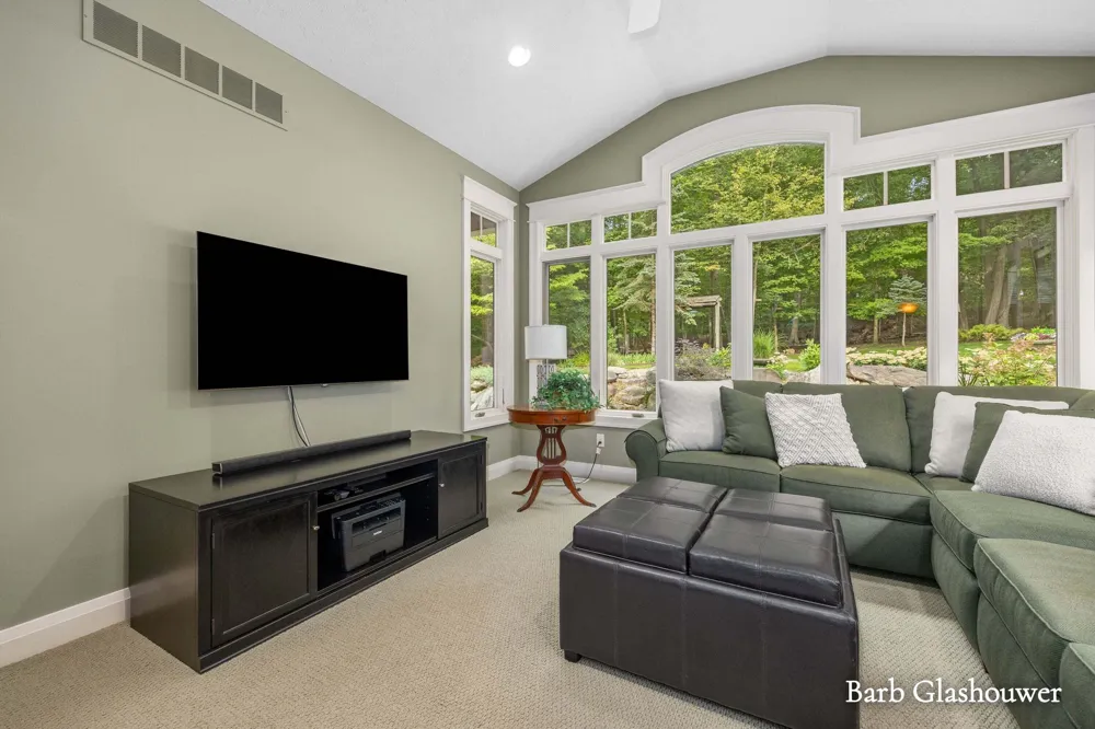 7454 Childsdale Avenue NE Rockford, MI 49341