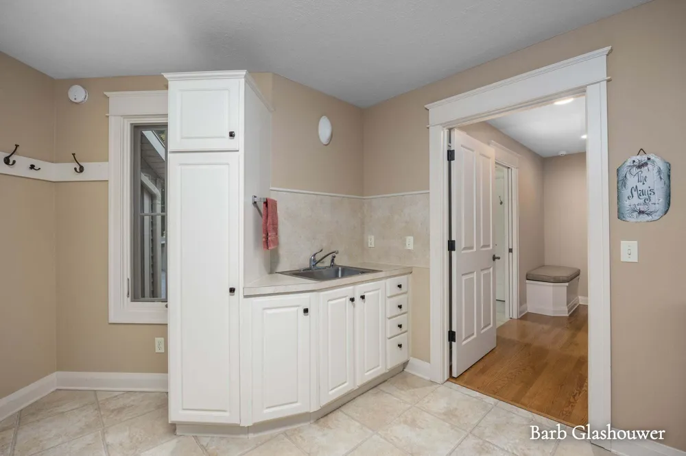 7454 Childsdale Avenue NE Rockford, MI 49341