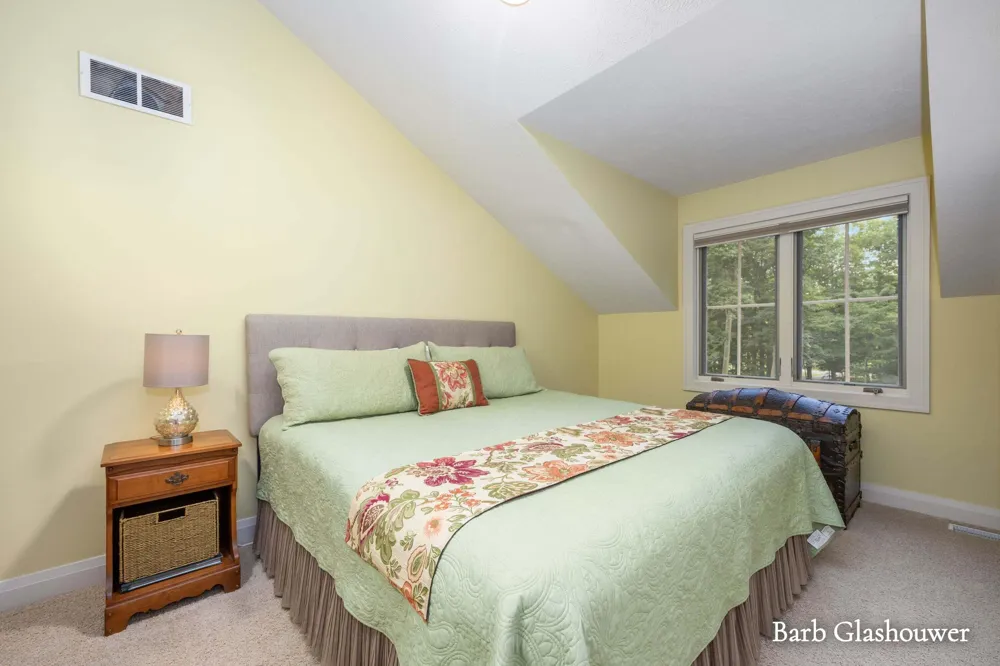 7454 Childsdale Avenue NE Rockford, MI 49341