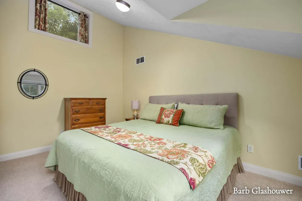 7454 Childsdale Avenue NE Rockford, MI 49341