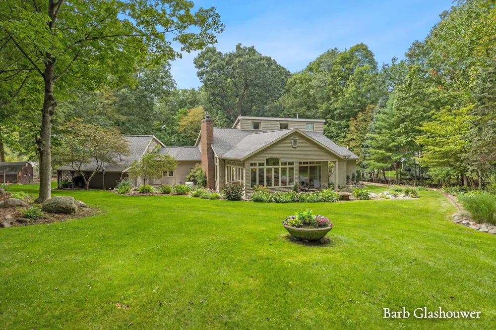 7454 Childsdale Avenue NE Rockford, MI 49341