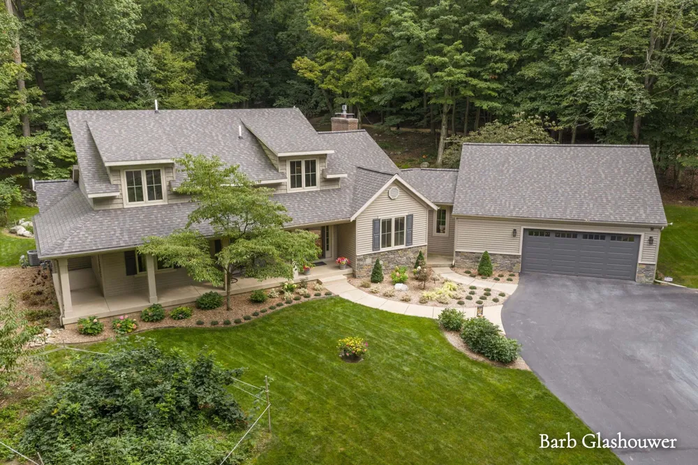 7454 Childsdale Avenue NE Rockford, MI 49341