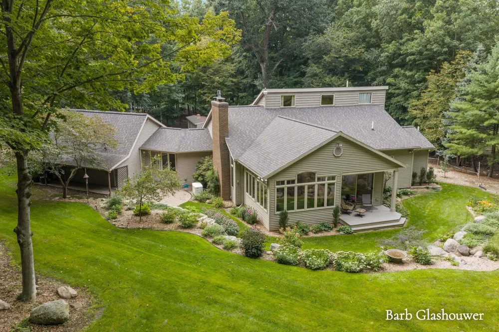 7454 Childsdale Avenue NE Rockford, MI 49341