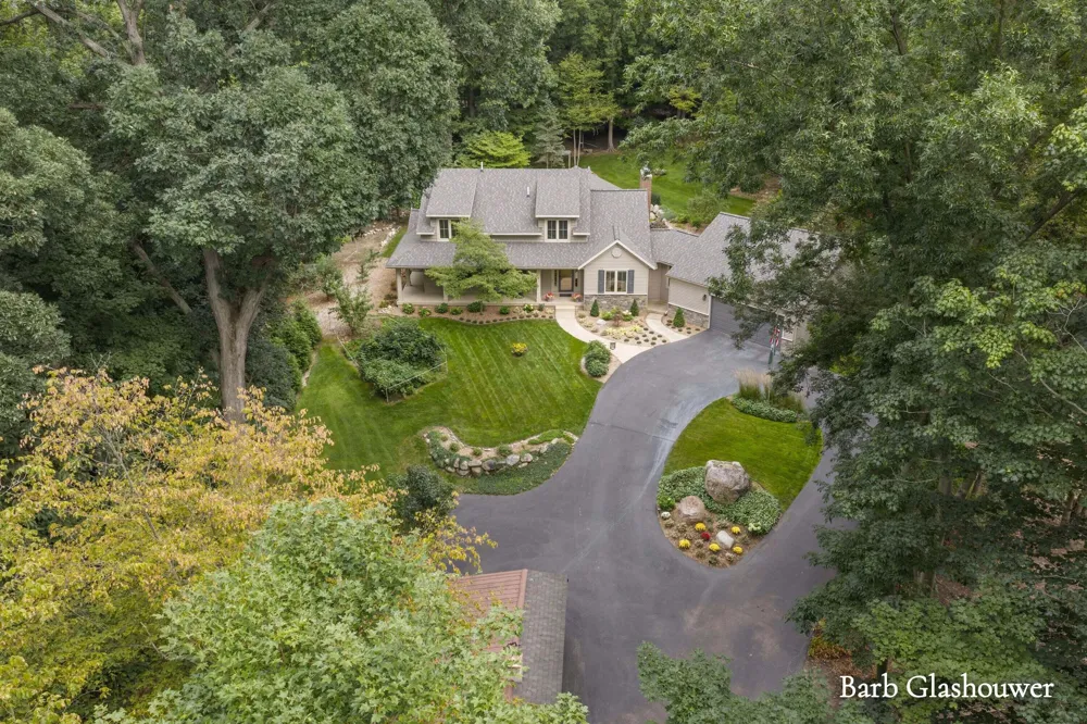7454 Childsdale Avenue NE Rockford, MI 49341