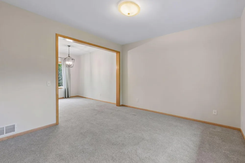 19925 English Court Farmington, MN 55024