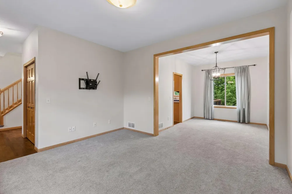 19925 English Court Farmington, MN 55024