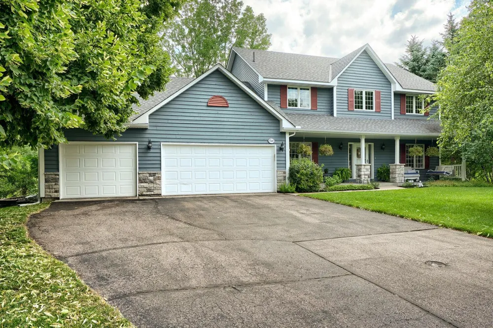 17141 Jefferson Court Lakeville, MN 55044