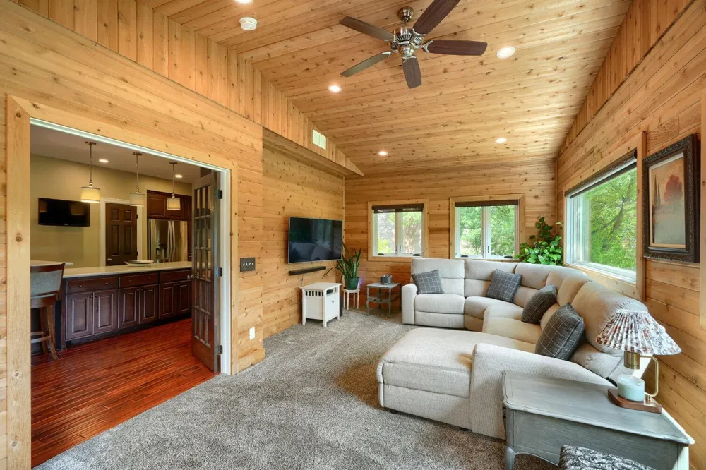 17141 Jefferson Court Lakeville, MN 55044