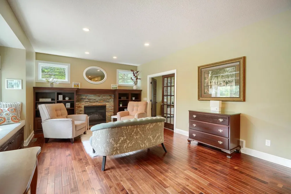 17141 Jefferson Court Lakeville, MN 55044