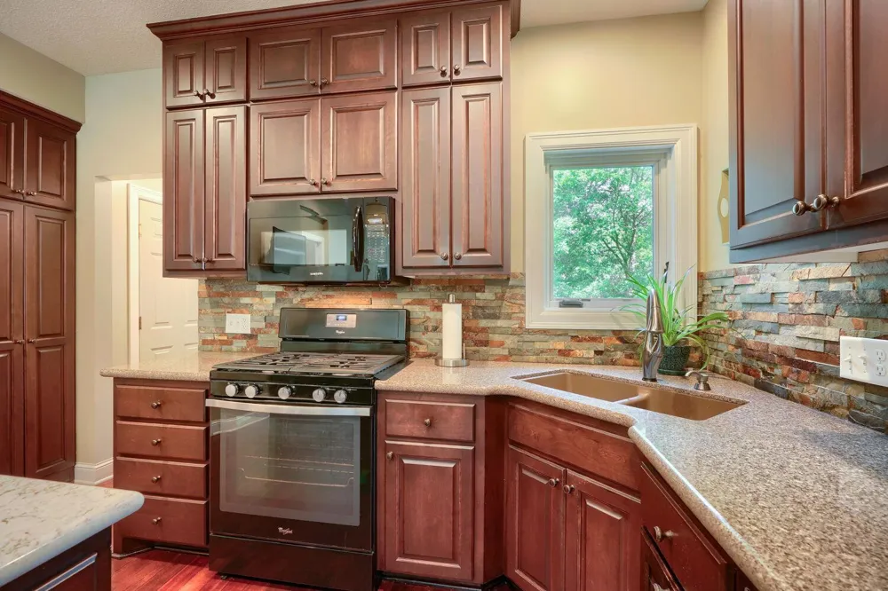 17141 Jefferson Court Lakeville, MN 55044
