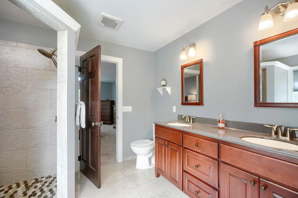 17141 Jefferson Court Lakeville, MN 55044