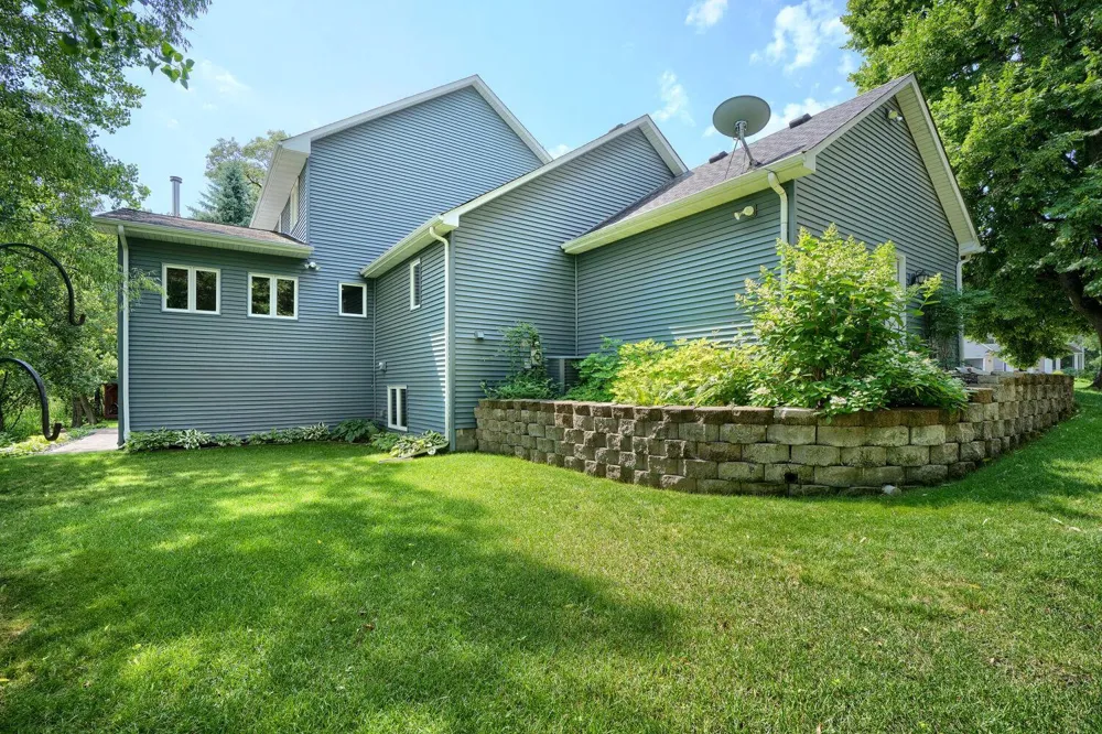 17141 Jefferson Court Lakeville, MN 55044