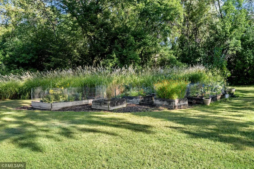 1585 Dodd Road #302 Mendota Heights, MN 55118