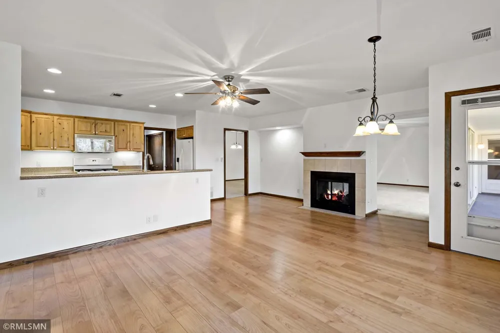 1585 Dodd Road #302 Mendota Heights, MN 55118