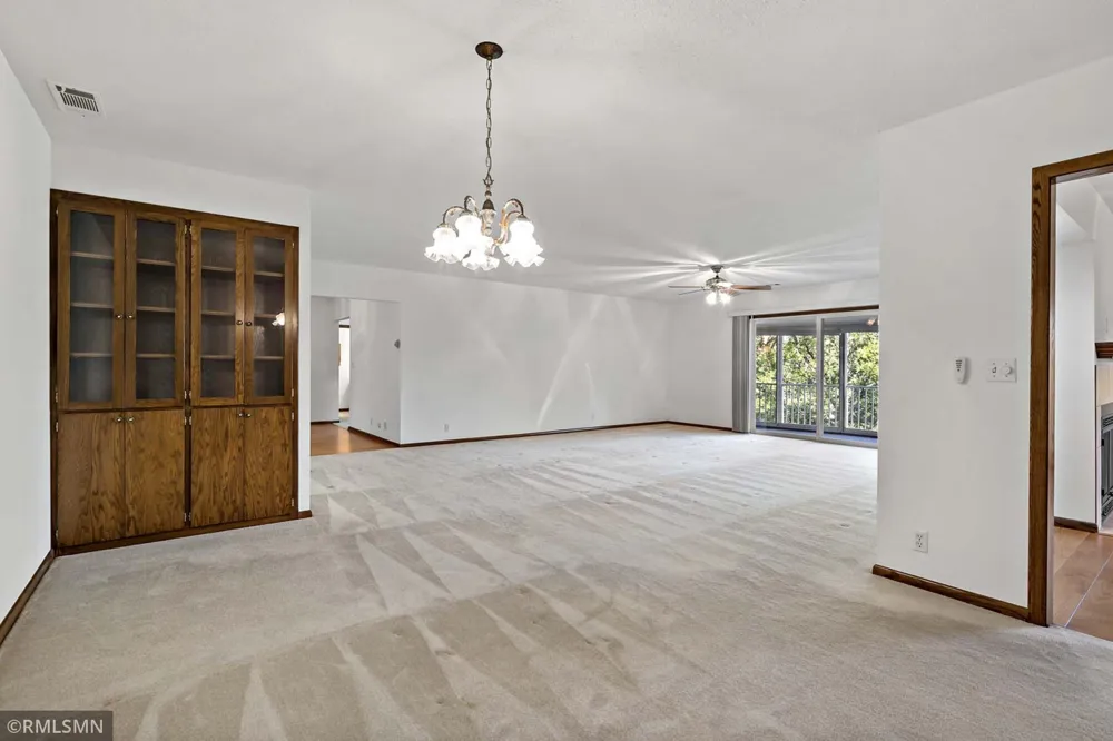 1585 Dodd Road #302 Mendota Heights, MN 55118