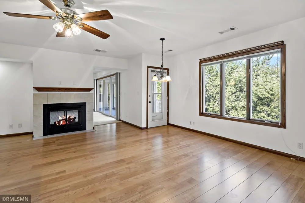 1585 Dodd Road #302 Mendota Heights, MN 55118