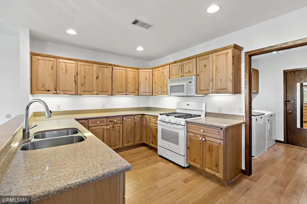 1585 Dodd Road #302 Mendota Heights, MN 55118