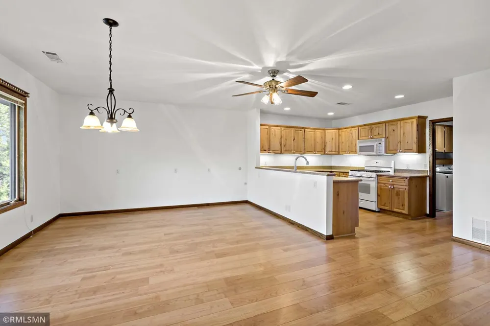 1585 Dodd Road #302 Mendota Heights, MN 55118