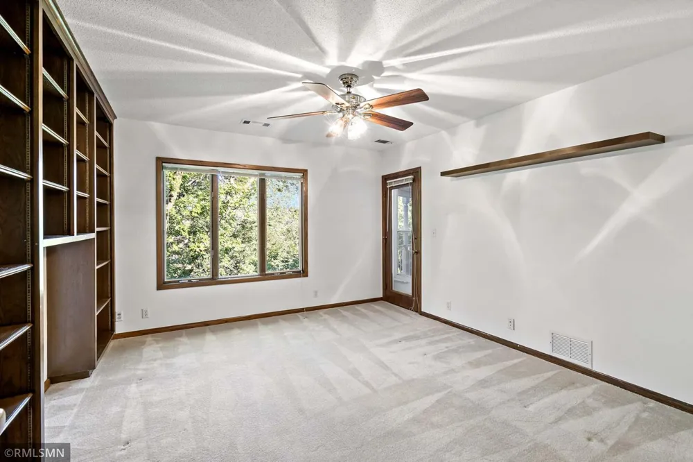 1585 Dodd Road #302 Mendota Heights, MN 55118