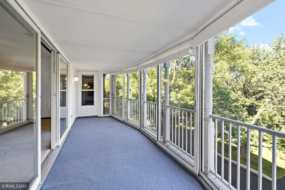 1585 Dodd Road #302 Mendota Heights, MN 55118