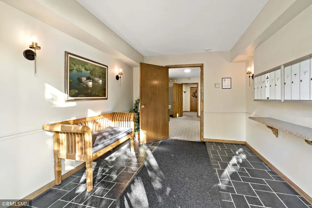 1585 Dodd Road #302 Mendota Heights, MN 55118