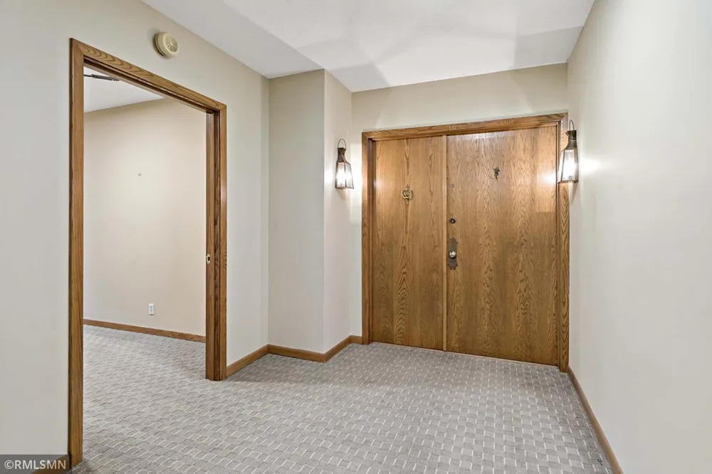 1585 Dodd Road #302 Mendota Heights, MN 55118