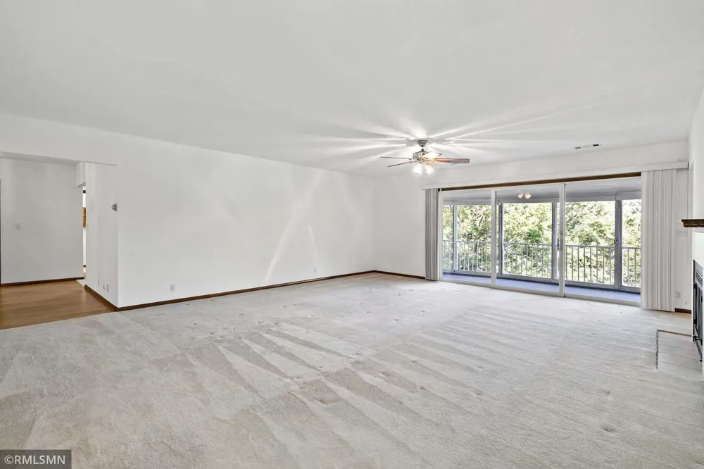 1585 Dodd Road #302 Mendota Heights, MN 55118