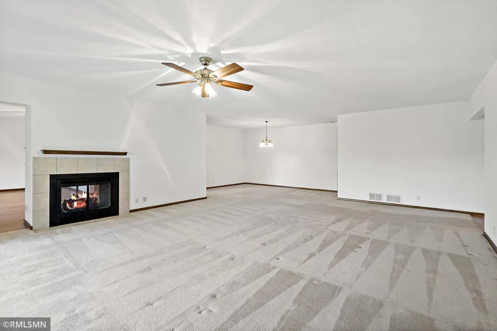1585 Dodd Road #302 Mendota Heights, MN 55118