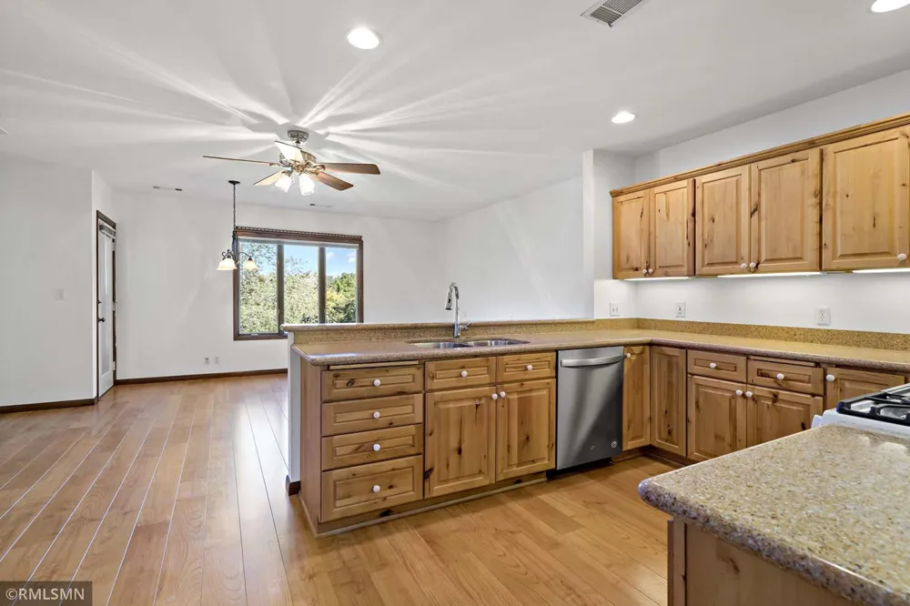 1585 Dodd Road #302 Mendota Heights, MN 55118