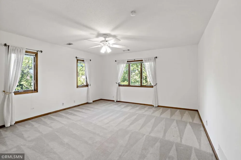 1585 Dodd Road #302 Mendota Heights, MN 55118