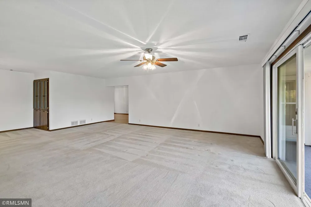 1585 Dodd Road #302 Mendota Heights, MN 55118